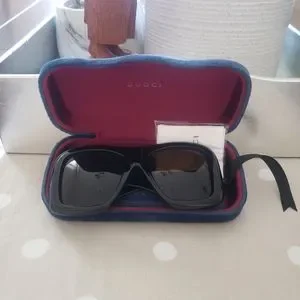Gucci | Accessories | Gucci Oversize Sunglasses No Scratch  display picture 1
